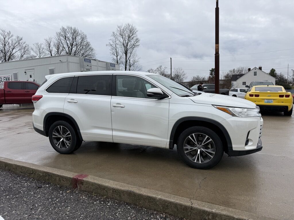 2017 Toyota Highlander LE Crestwood KY
