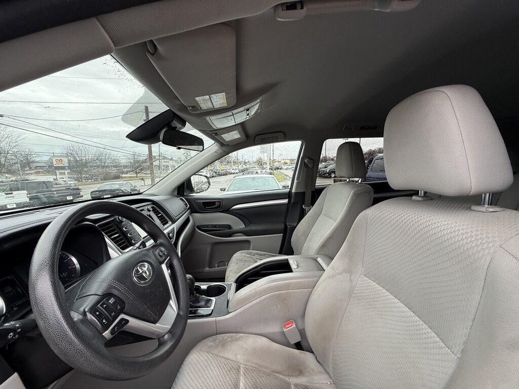 2017 Toyota Highlander LE Crestwood KY