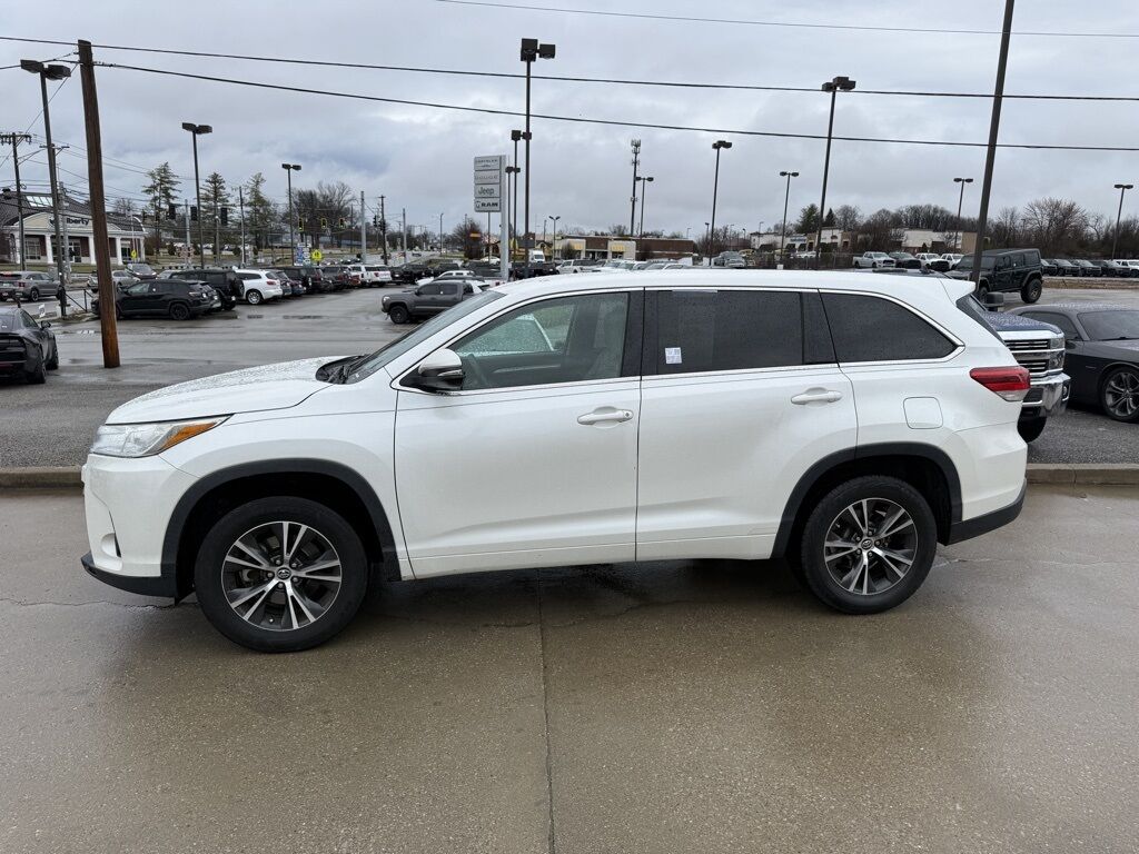 2017 Toyota Highlander LE Crestwood KY