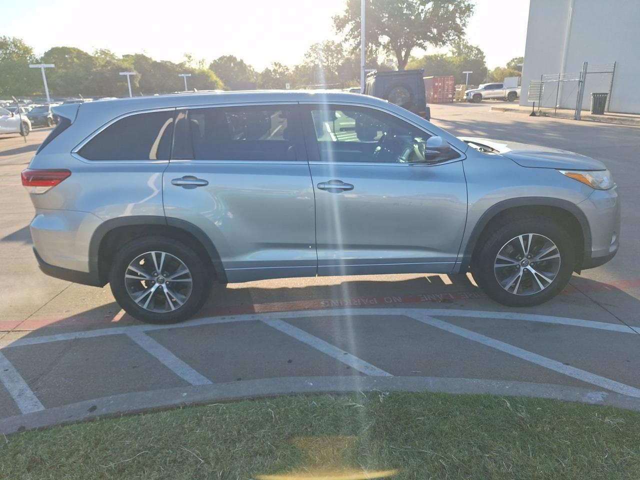 2017 Toyota Highlander LE Hurst TX