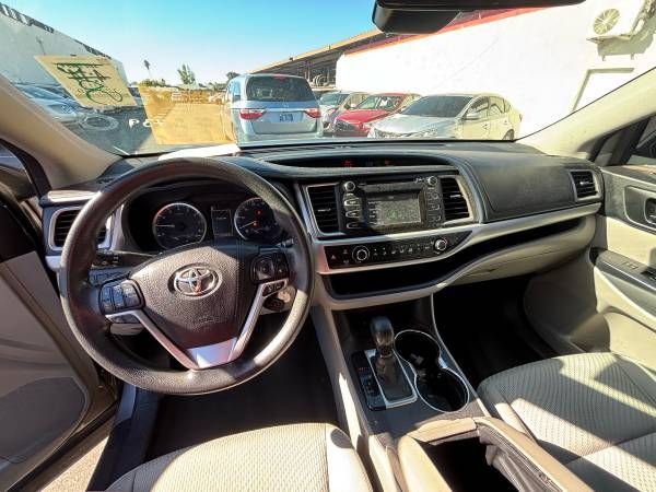 2017 Toyota Highlander LE Mesa AZ