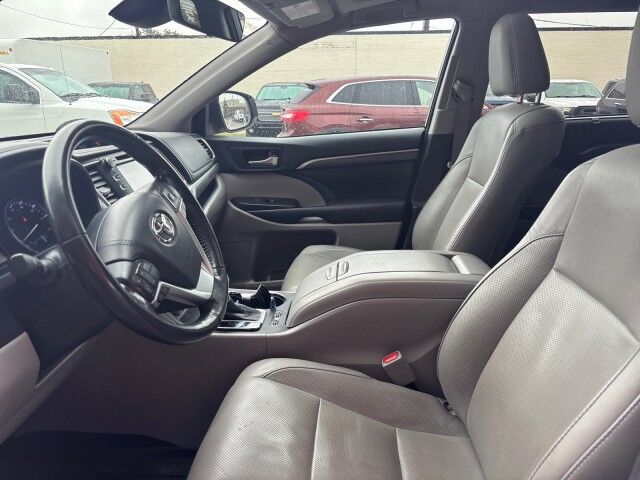 2017 Toyota Highlander Limited Cleveland OH