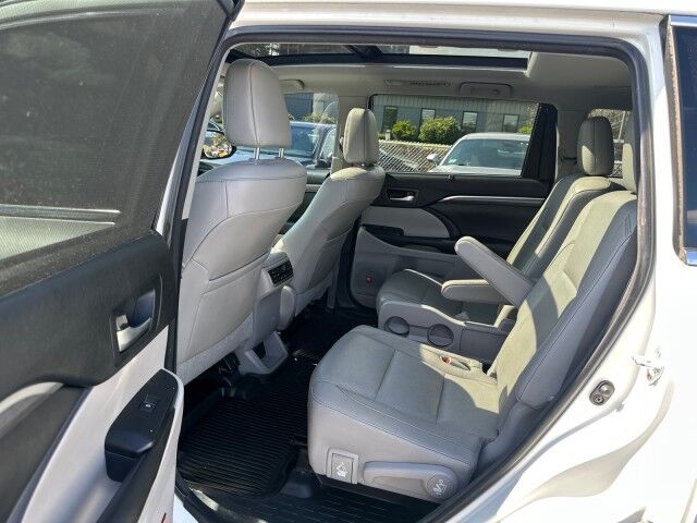 2017 Toyota Highlander Limited Platinum Worcester MA