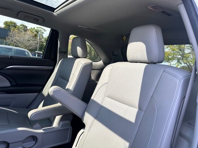 2017 Toyota Highlander Limited Platinum Worcester MA