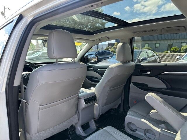 2017 Toyota Highlander Limited Platinum Worcester MA