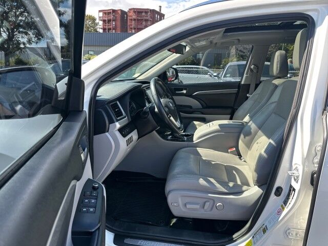 2017 Toyota Highlander Limited Platinum Worcester MA