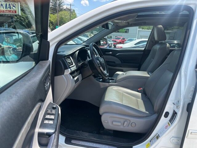 2017 Toyota Highlander Limited Platinum Worcester MA