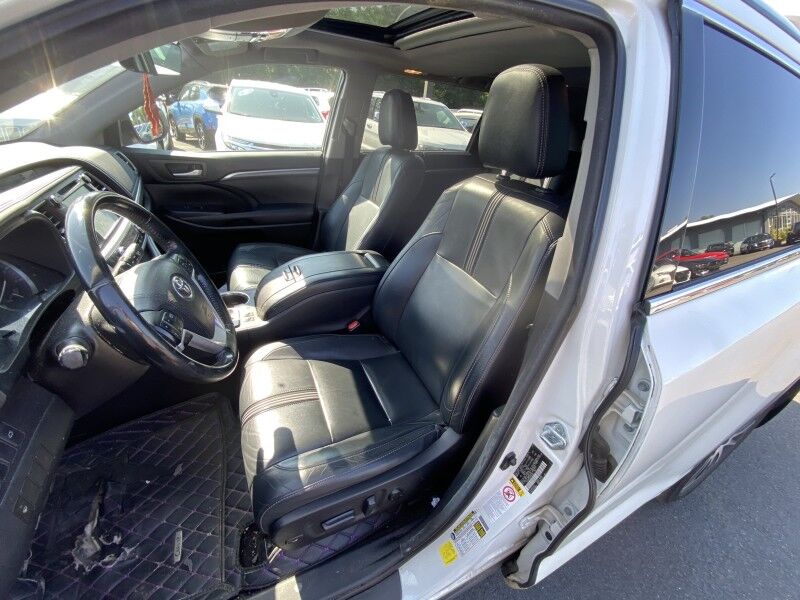 2017 Toyota Highlander SE Bristol  PA