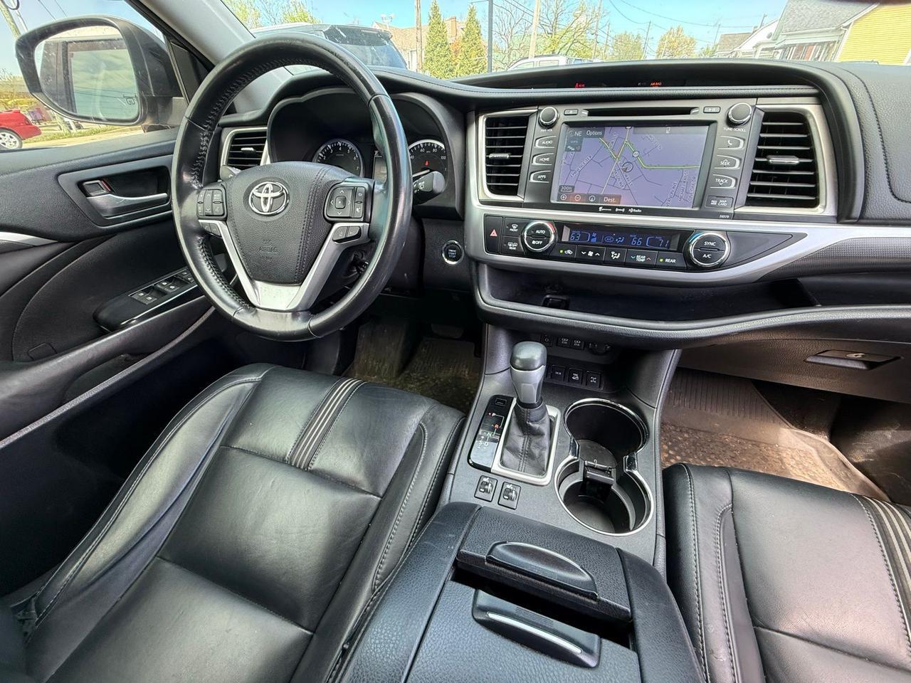 2017 Toyota Highlander SE