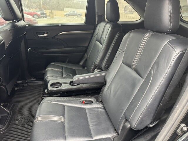 2017 Toyota Highlander SE North Versailles PA