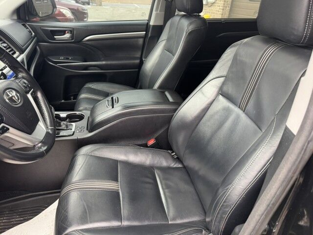 2017 Toyota Highlander SE North Versailles PA