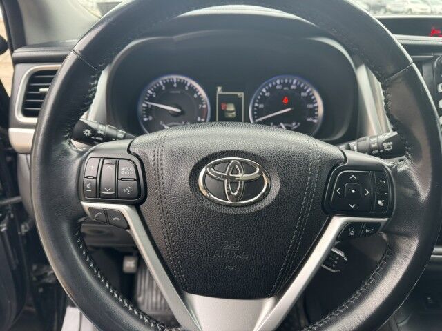 2017 Toyota Highlander SE North Versailles PA