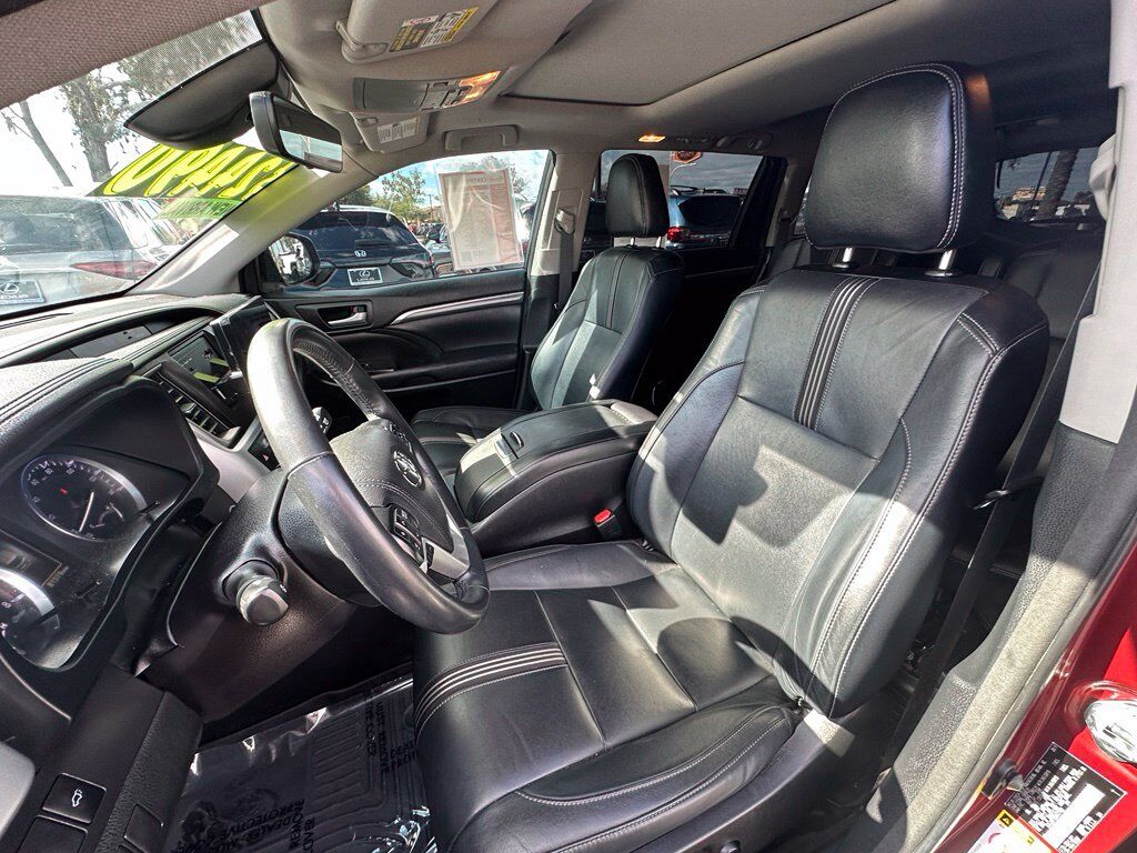 2017 Toyota Highlander SE