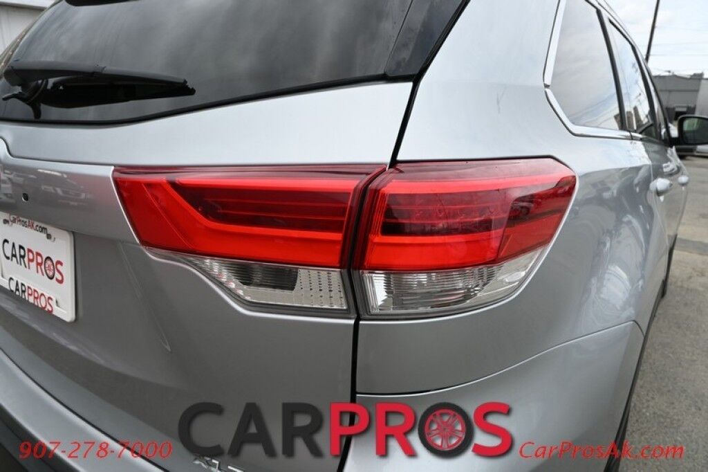 2017 Toyota Highlander XLE - 3.5L V6 - Automatic - AWD - Power Leather Heated Seats - Power Windows & Door Locks - Push To Start - Sunroof - Navigation - Backup Camera - 3rd Row Anchorage AK