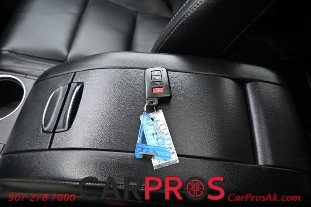 2017 Toyota Highlander XLE - 3.5L V6 - Automatic - AWD - Power Leather Heated Seats - Power Windows & Door Locks - Push To Start - Sunroof - Navigation - Backup Camera - 3rd Row Anchorage AK