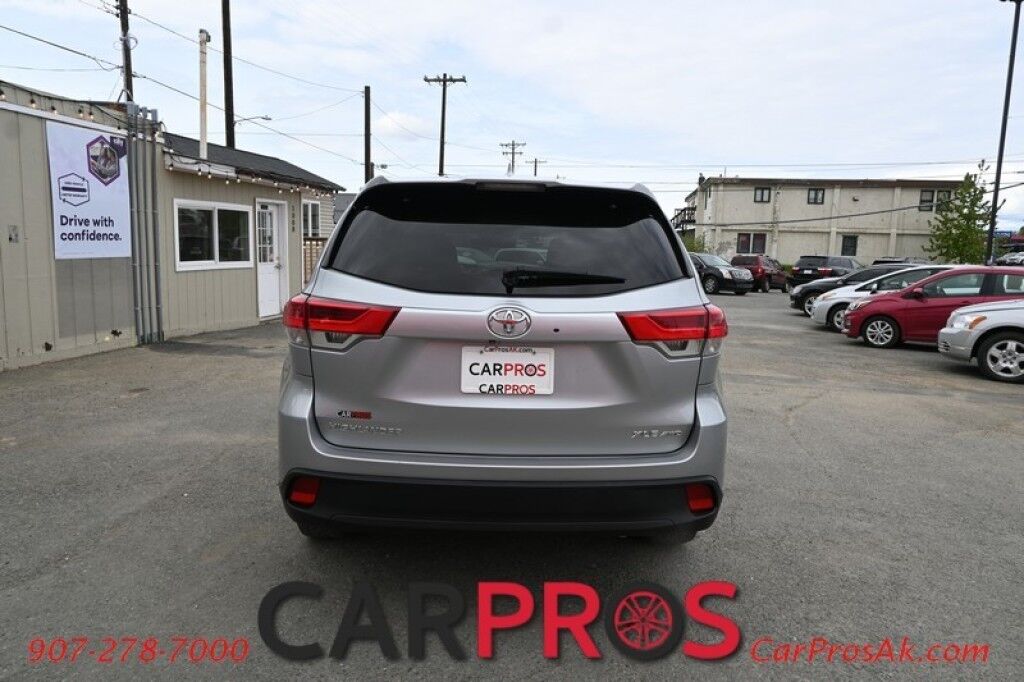 2017 Toyota Highlander XLE - 3.5L V6 - Automatic - AWD - Power Leather Heated Seats - Power Windows & Door Locks - Push To Start - Sunroof - Navigation - Backup Camera - 3rd Row Anchorage AK