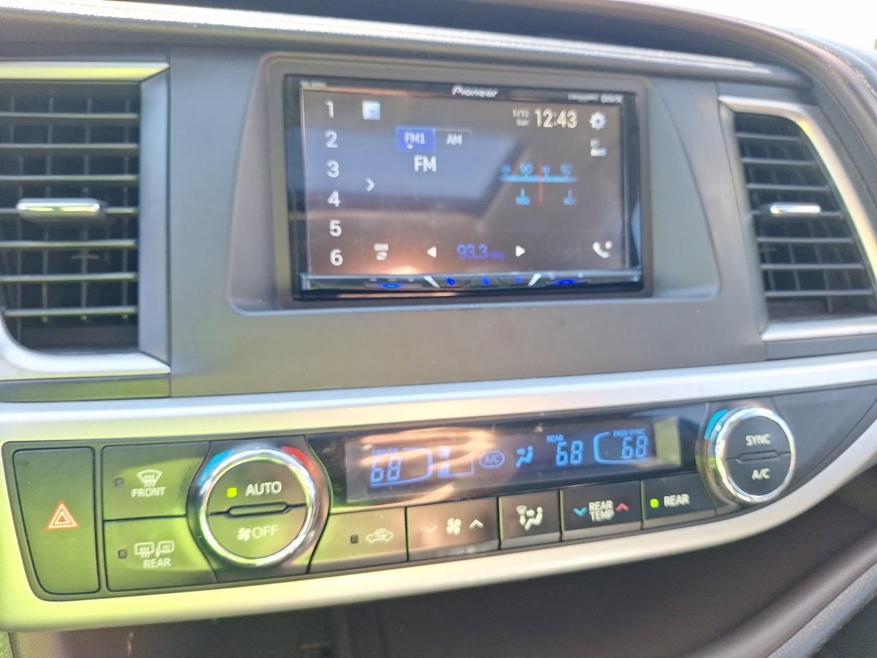 2017 Toyota Highlander XLE Hurst TX