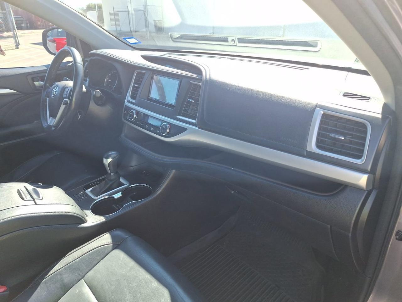 2017 Toyota Highlander XLE Hurst TX