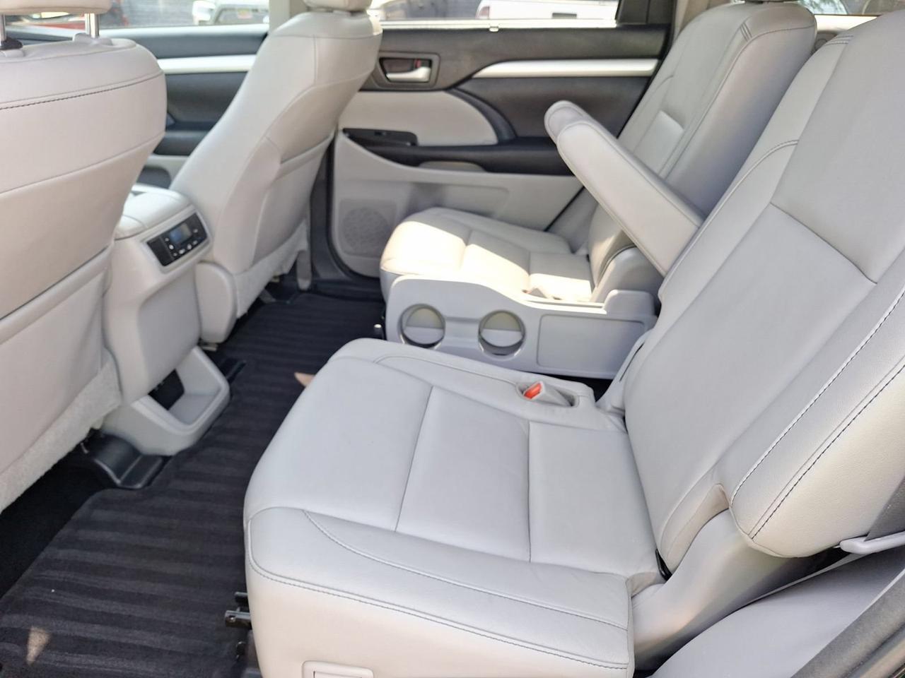 2017 Toyota Highlander XLE Hurst TX