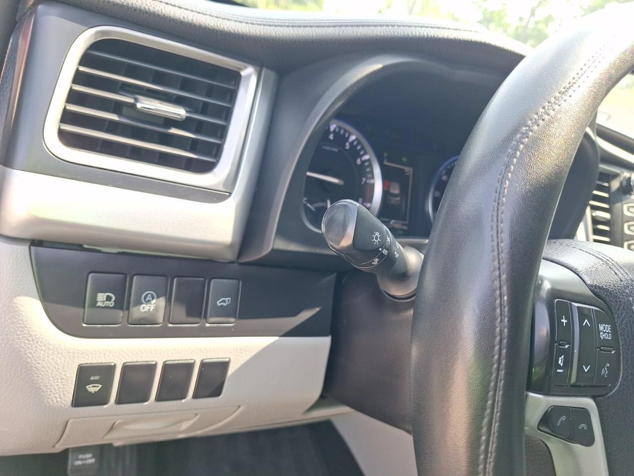 2017 Toyota Highlander XLE Hurst TX
