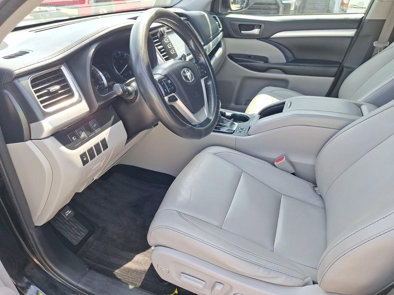 2017 Toyota Highlander XLE Hurst TX