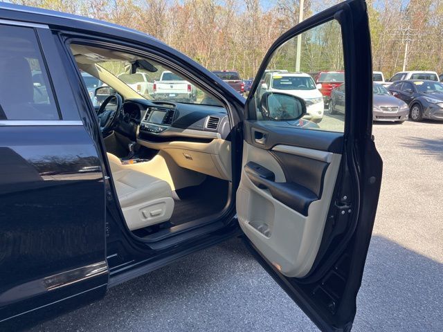 2017 Toyota Highlander XLE - Photo 18