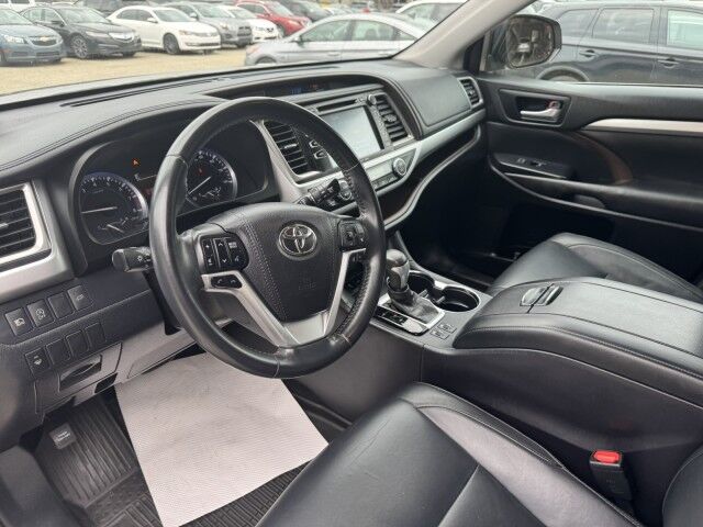 2017 Toyota Highlander XLE North Versailles PA