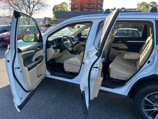 2017 Toyota Highlander XLE Worcester MA