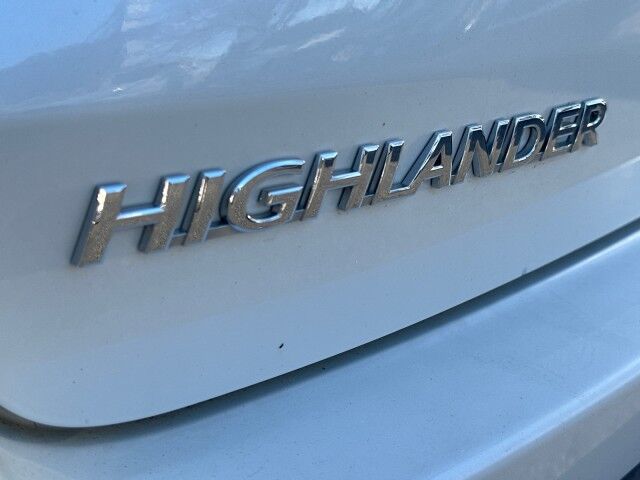 2017 Toyota Highlander XLE Worcester MA