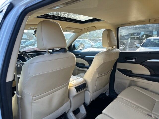 2017 Toyota Highlander XLE Worcester MA