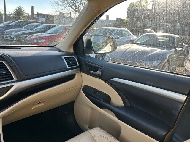 2017 Toyota Highlander XLE Worcester MA