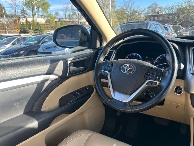 2017 Toyota Highlander XLE Worcester MA