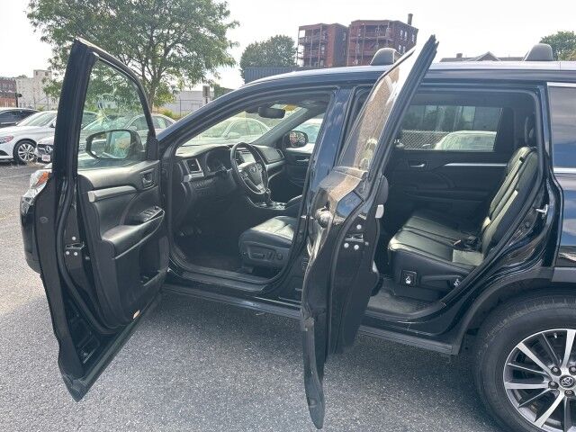 2017 Toyota Highlander XLE Worcester MA