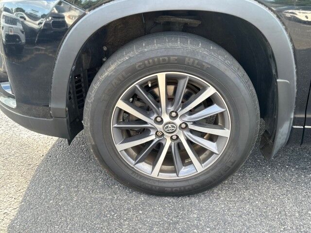 2017 Toyota Highlander XLE Worcester MA