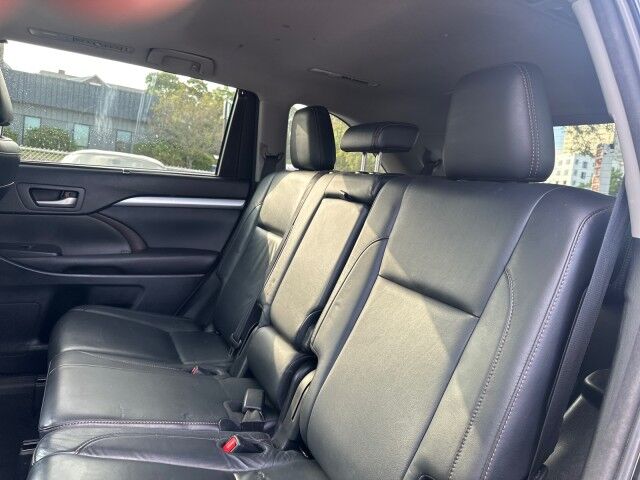2017 Toyota Highlander XLE Worcester MA