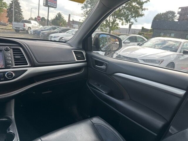 2017 Toyota Highlander XLE Worcester MA