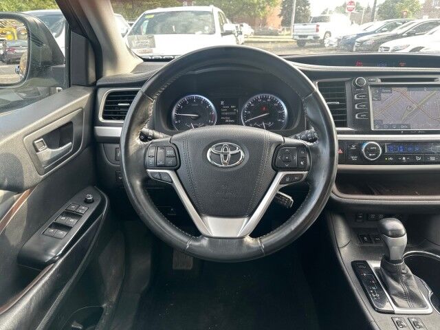 2017 Toyota Highlander XLE Worcester MA
