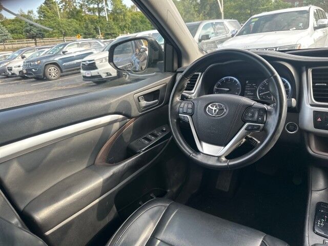 2017 Toyota Highlander XLE Worcester MA