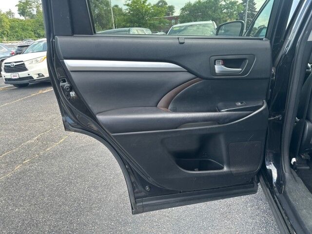 2017 Toyota Highlander XLE Worcester MA