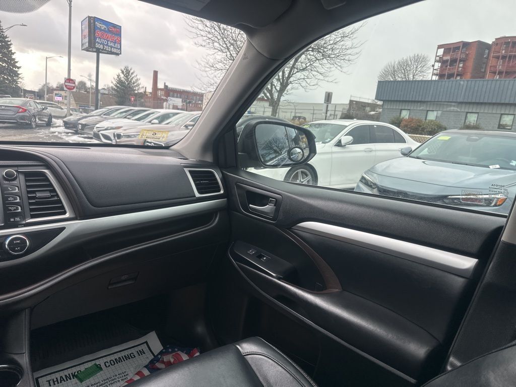 2017 Toyota Highlander XLE Worcester MA