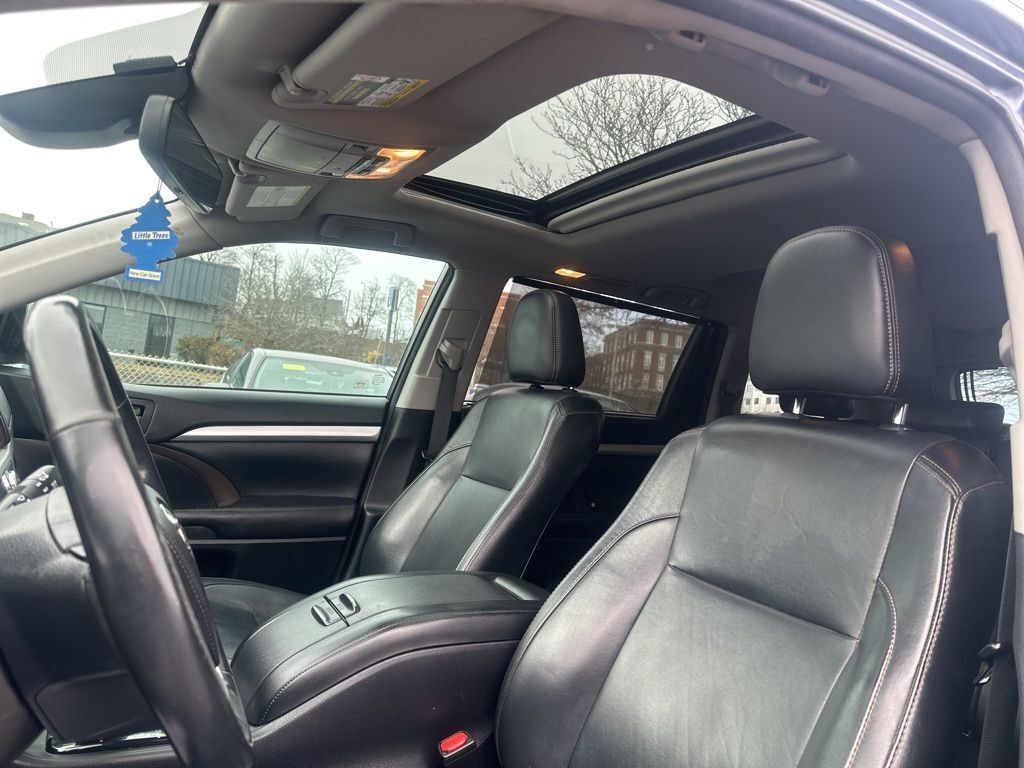 2017 Toyota Highlander XLE Worcester MA