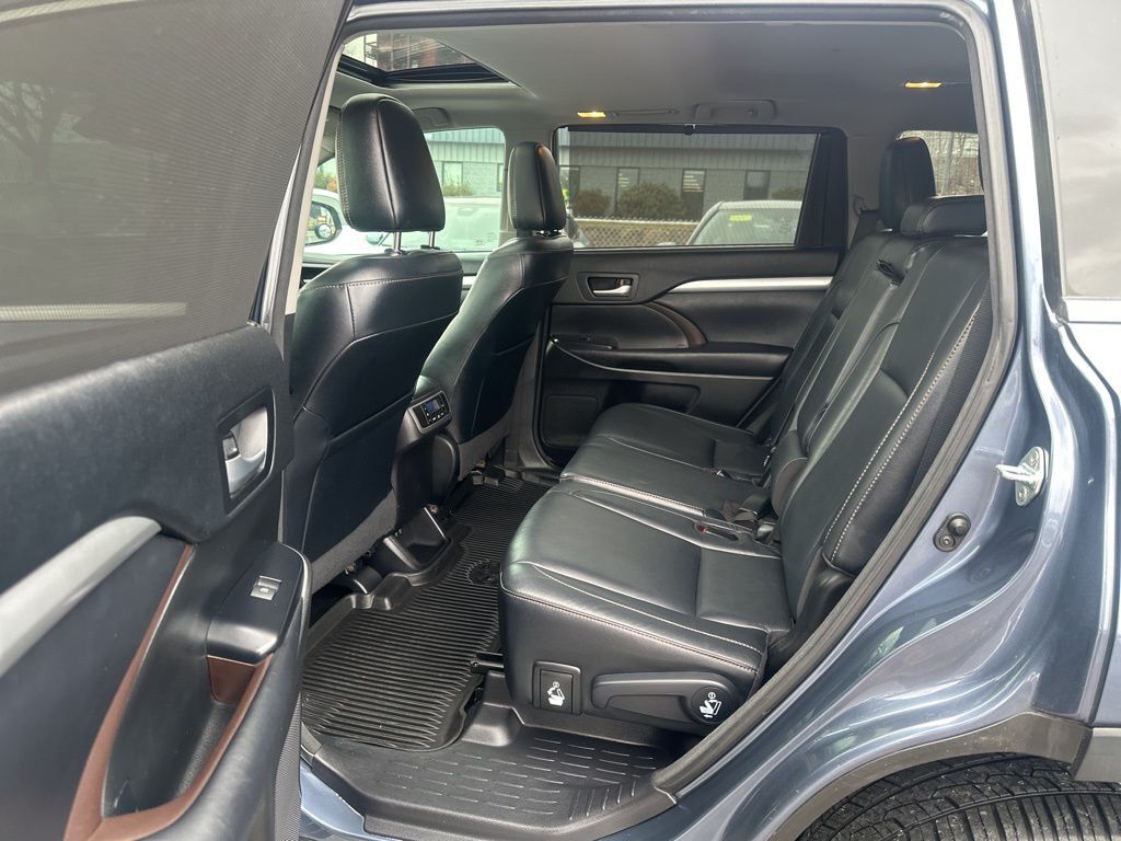 2017 Toyota Highlander XLE Worcester MA