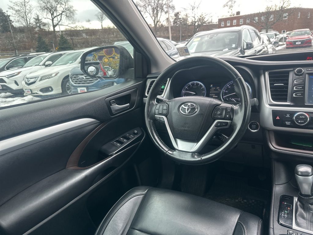 2017 Toyota Highlander XLE Worcester MA