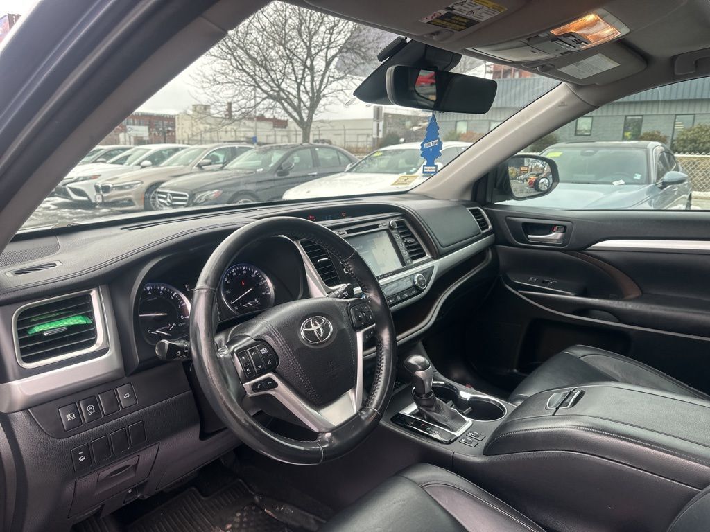 2017 Toyota Highlander XLE Worcester MA
