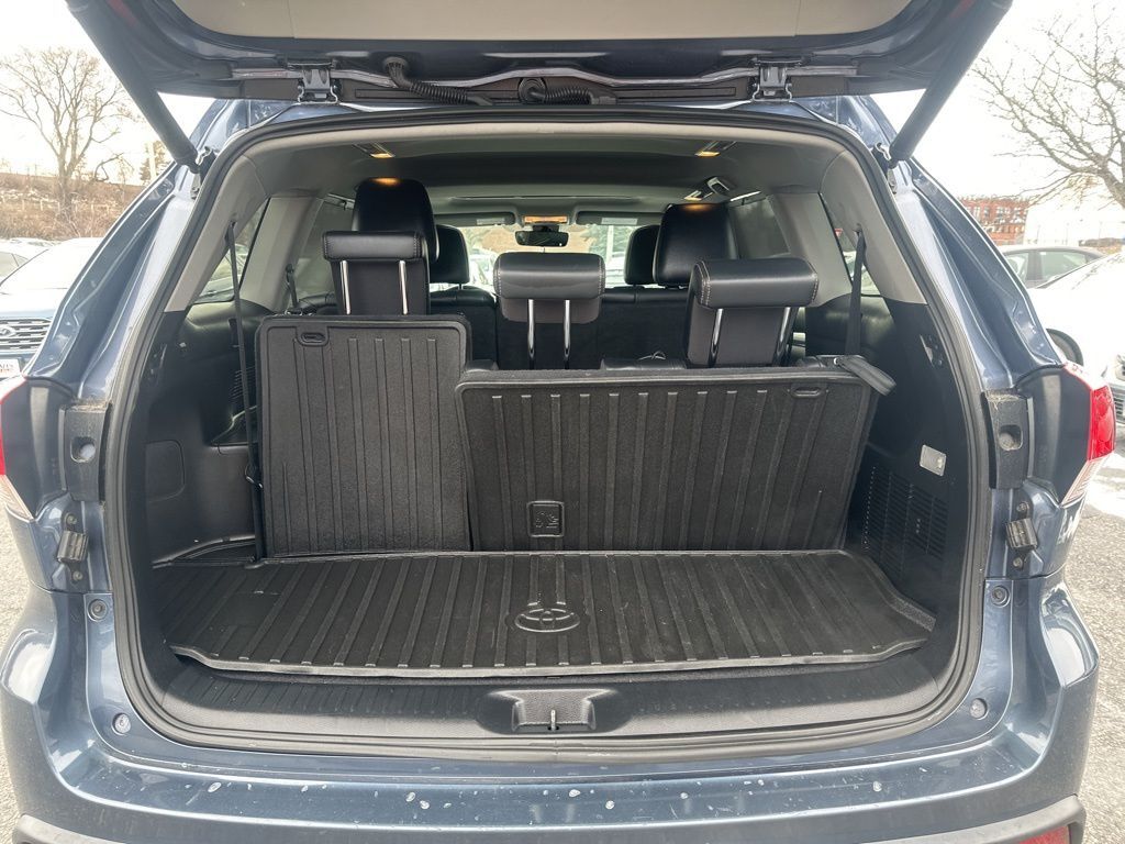 2017 Toyota Highlander XLE Worcester MA