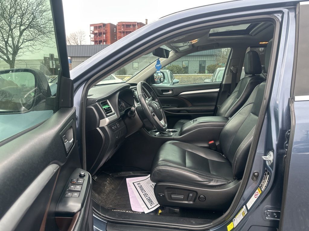 2017 Toyota Highlander XLE Worcester MA