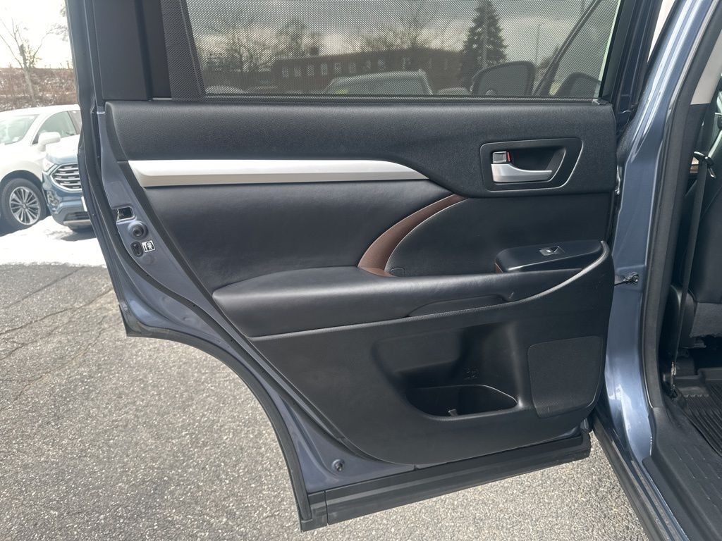 2017 Toyota Highlander XLE Worcester MA