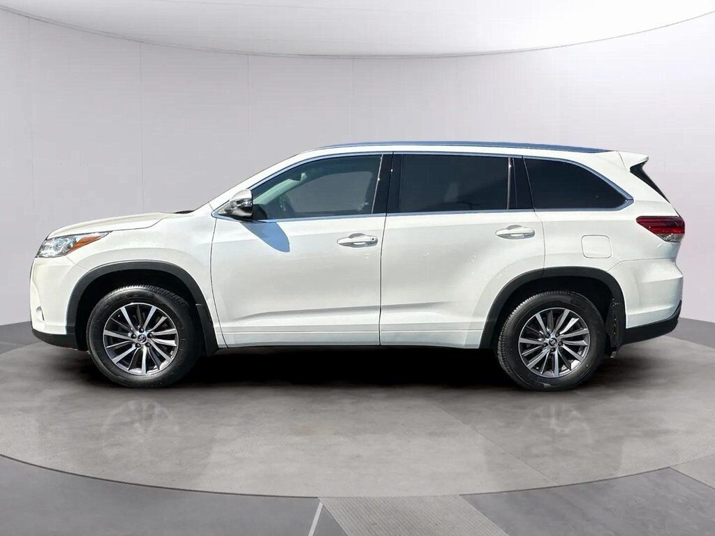 2017 Toyota Highlander XLE w/2nd Row Captain&apos;s Pkg San Clemente CA