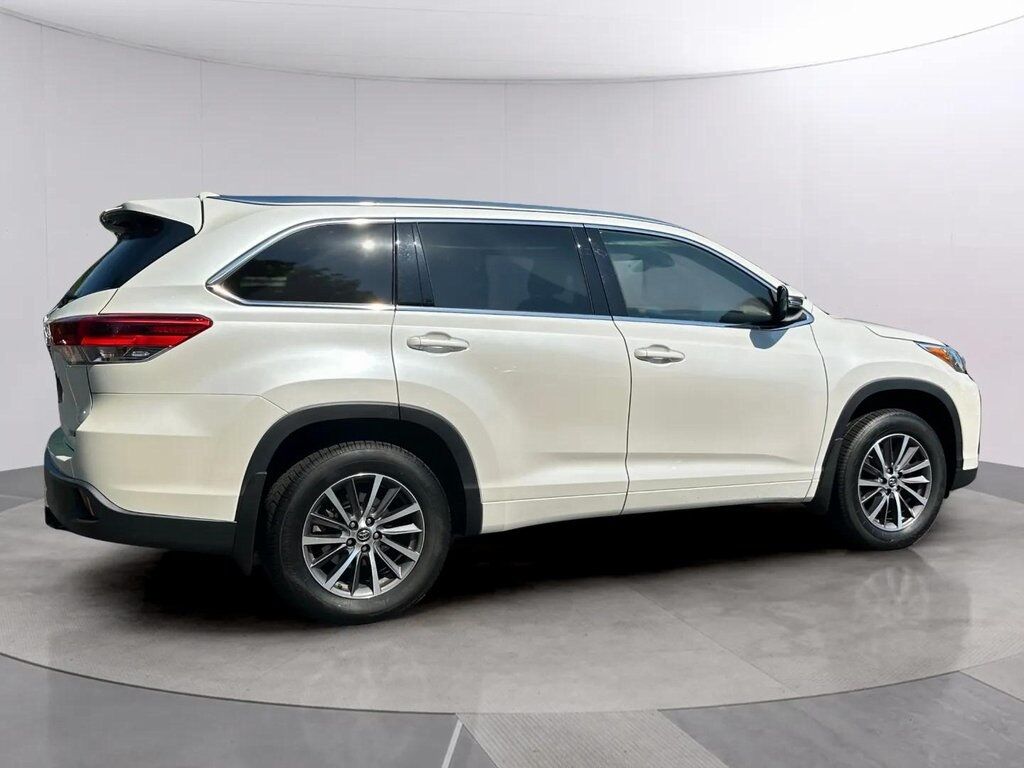2017 Toyota Highlander XLE w/2nd Row Captain&apos;s Pkg San Clemente CA