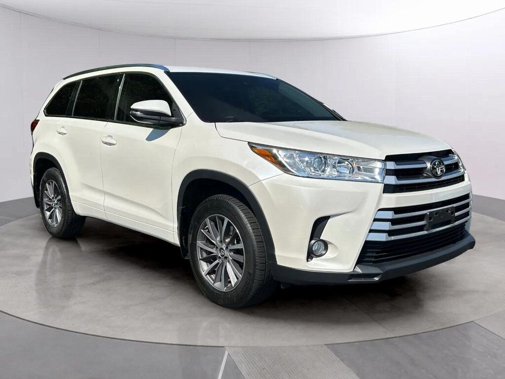 2017 Toyota Highlander XLE w/2nd Row Captain&apos;s Pkg San Clemente CA